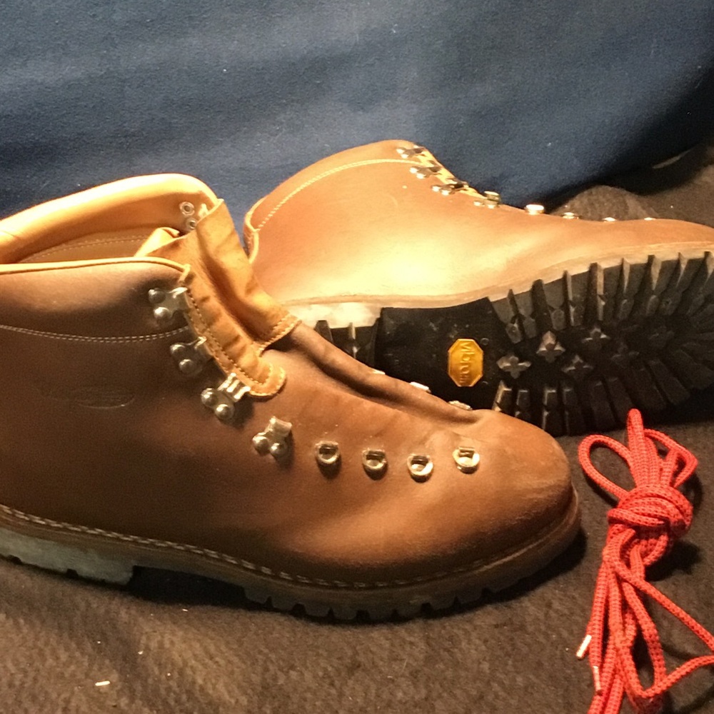 VASQUE Montagna backpacking/mountaineering boots. Like new
1980’s
Men’s 13